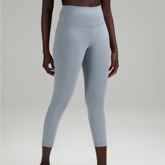 NWT Wunder Train High Rise Crop 23” - Picture 4 of 4